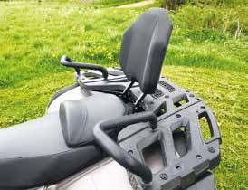 128 cm TRAKTOR B 233 Den bekväma passagerarplatsen där man har de fastskruvade passagerarhandtag i lastracket bak.