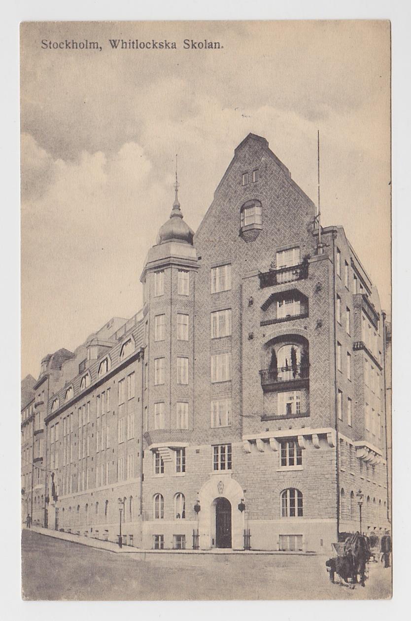 1913 flyttade skolan in i det nybyggda skolhuset på Eriksbergsgatan 8A efter arkitektfirman Hagström & Ekmans ritningar. Vykort utgivet av SVENSKA LITOGRAFISKA AB STOCKHOLM.