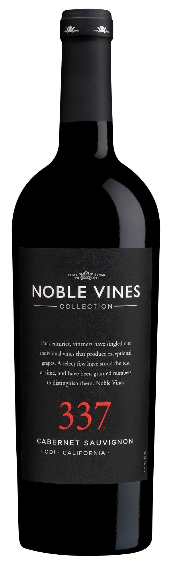 Noble Vines 337 Cabernet Sauvignon 2016 California, USA Doften är stor med en mycket fruktig karaktär av mörka körsbär, svarta vinbär, örter och rostat kaffe.