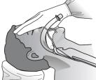 Innan du avlägsnar tummen trycker du in tuben i dess slutgiltiga position med den andra handen (Fig.11).