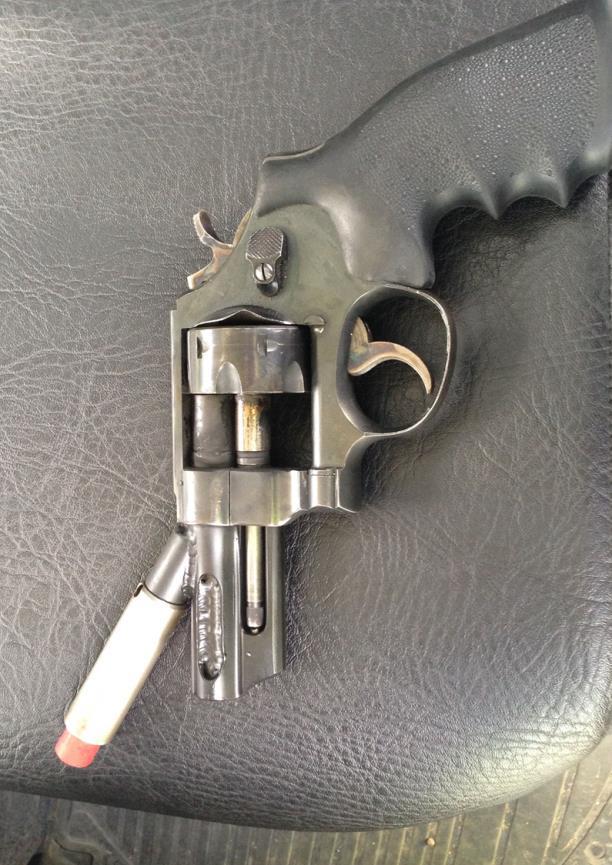 Ny pistol och ammunition