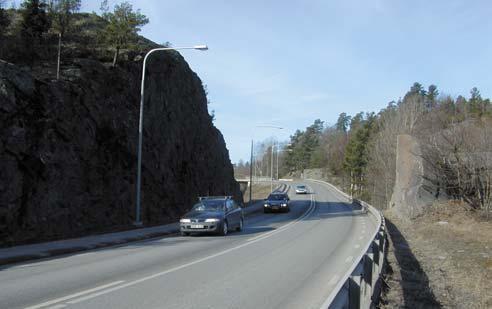 Bakgrund Väg 226 passerar idag genom Tullinge tätortsområde. Trafikflödena är stora i förhållande till vägens funktion och standard. Trafikolyckorna är många.
