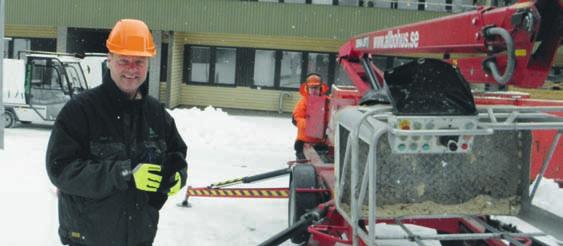 PERSONAL VD praoar ute på fältet Vår nya VD Magnus Fransson praoade under vecka 8 under två dagar ute på fältet.