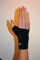 Går att använda under en handske Ger även lätt stöd för tummen i Mått tas runt handled.
