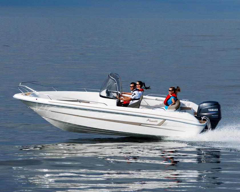 Yamarn 61 CC är en mttpulpetbåt som även klarar av hårt väder.