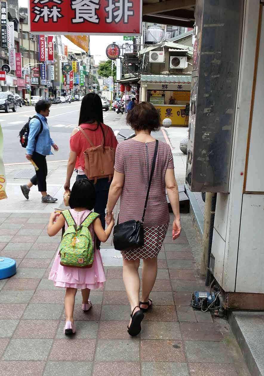 Hur skulle vi kunna kommunicera med henne, vi talar inte mandarin. En annan av de stora frågorna var hur separationen från fosterfamiljen skulle bli eftersom hon hade bott där sedan hon var liten.