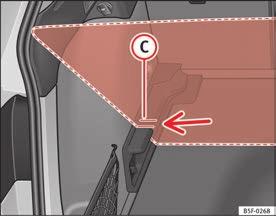 Om den elastiska nätpåsen hakas i eller hakas ur på ett felaktigt sätt kan dess krokar orsaka skador.