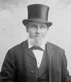 Generation II II:1 ff Alexander Christiansson. Född 1825-09-04 Kuseröd, Grebbestad. Faddrar: Andreas Andersson i Kusseröd, Anna Greta Andersdotter på Grebbestöd Död 1916-10-07 Krossekärr 8).