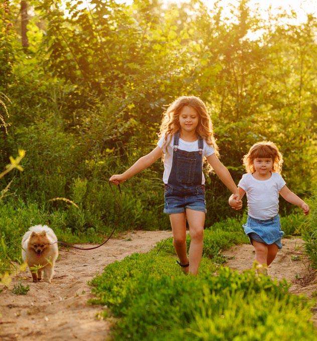 V årgårda är det nära till allt Precis utanför knuten erbjuder Fagrabo Ängar en fantastisk kuperad natur med ett rikt växtliv och naturliga stigar perfekt för kvälls-