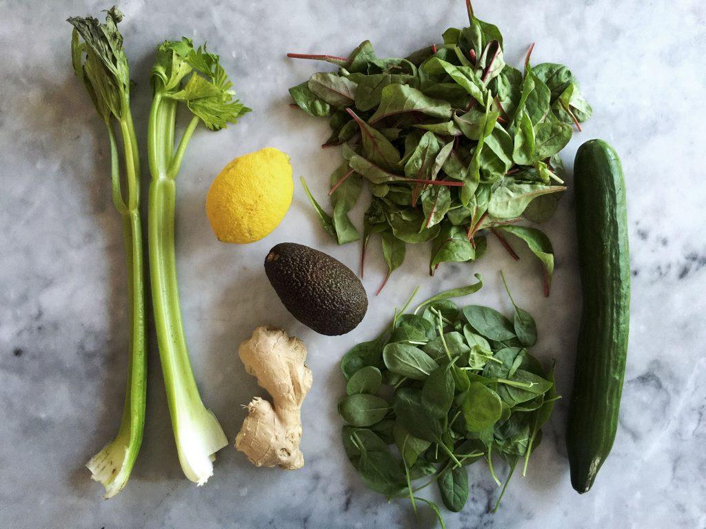 Frukostförslag 1 ägg med salt + 1 kiwi 2 kokta ägg + 1 msk majonäs + 1 grapefrukt 2 dl keso + 1 apelsin + 3 jordgubbar Äggröra på 2 ägg, 1 msk grädde, 1 tsk smör + 2 skivor skinka + 1 kiwi Grön