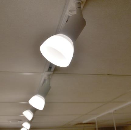 SPOTLINE VETRO 5W LED COB Lysande kupa av glas med fast LED-chip Vetro 5W LED COB, med fast LED-chip, är ett efterfrågat tillskott i spotlight-serien men samtidigt något av en klassiker.