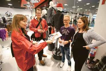 rundin var moderator och bejublad underhållare när Handels skånska avdelningar hade gemensam valupptakt på Chokladfabriken i Malmö.