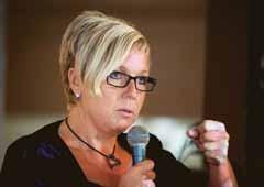 Hon började jobba på apphl när hon var 14 år, blev så småningom medlem i Handels, fackligt aktiv och ombudsman på Handels avdelning 4 i ristianstad.