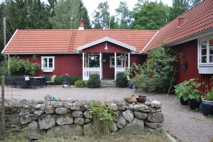 Vatten från grävd brunn och avlopp via trekammarbrunn med infiltration (2005).
