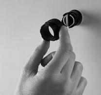 Tryckknappar, vridkopplare och vippkopplare kan fås med tre olika fronthylsor; svart plast, förkromad plast eller metall.