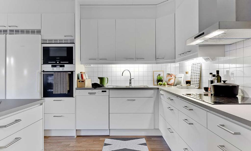 NIVÅ 1-3 VITVAROR KSV36VI30 - EasyClean kylskåp 186 cm, rostfritt Tillval i lägenhet 67 (istället för kyl/frys) Energiklass: A++, 112 kwh/år Nettovolym total: 346 l Dörr rostfritt stål med EasyClean,
