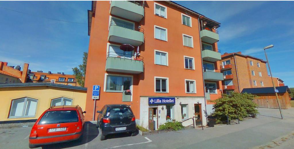 Hotellets fasad Foto: Kartor Eniro LILLA HOTELLET Lilla hotellet är ett mindre hotell med endast 14 rum, beläget cirka en kilometer sydost om Eskilstuna Centralstation.