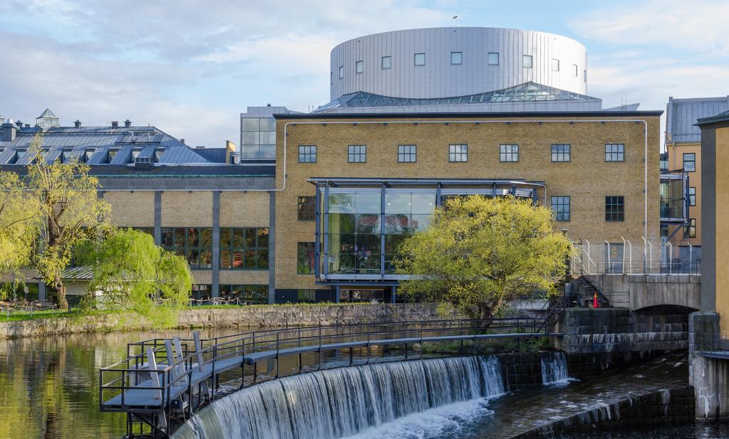 KONGRESSMARKNAD Kongresser kan delas in i tre områden beroende på vem som arrangerar mötet; företag, politiska förbund och myndigheter samt övriga organisationer.