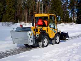 Variabel pump -- Variabel tvåhastighetsmotor Växling av hastighetsområde med power-shift Reduktionsväxellåda med 1 hastighet 0 15 km/h/1050 dan 0 36 km/h/550 dan Inne i förarhytten