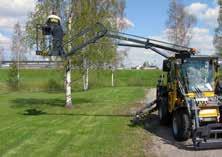 flöde vid 2600 r/min) - dubbelverkande framtill 54 l/min - enkelverkande framtill 36 l/min - enkelverkande framtill 90 l/min - enkelverkande baktill 90 l/min Tredje cylinderhydraulik, elmanövrerad