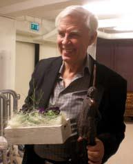 jazzens budskap. Onsdag 14 april Bengt Hallberg spelar solo Kom ni inte till konserten och lyssnade på hans fingerfärdighet vid pianot så får ni skylla er själva - det var årets höjdpunkt!