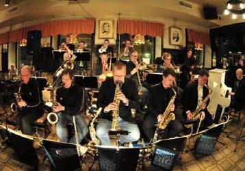 Sverige bosatte - basisten Yasuhito Mori. Hagberg medverkar också i världsjazzgruppen Earthsongs.