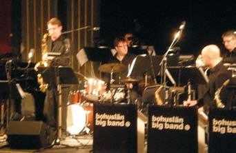 Vi fick oss till livs dels berättelsen om Charlie Parker varvat med musikklipp från skivor och dels Bohusläns Big Band s Charlie