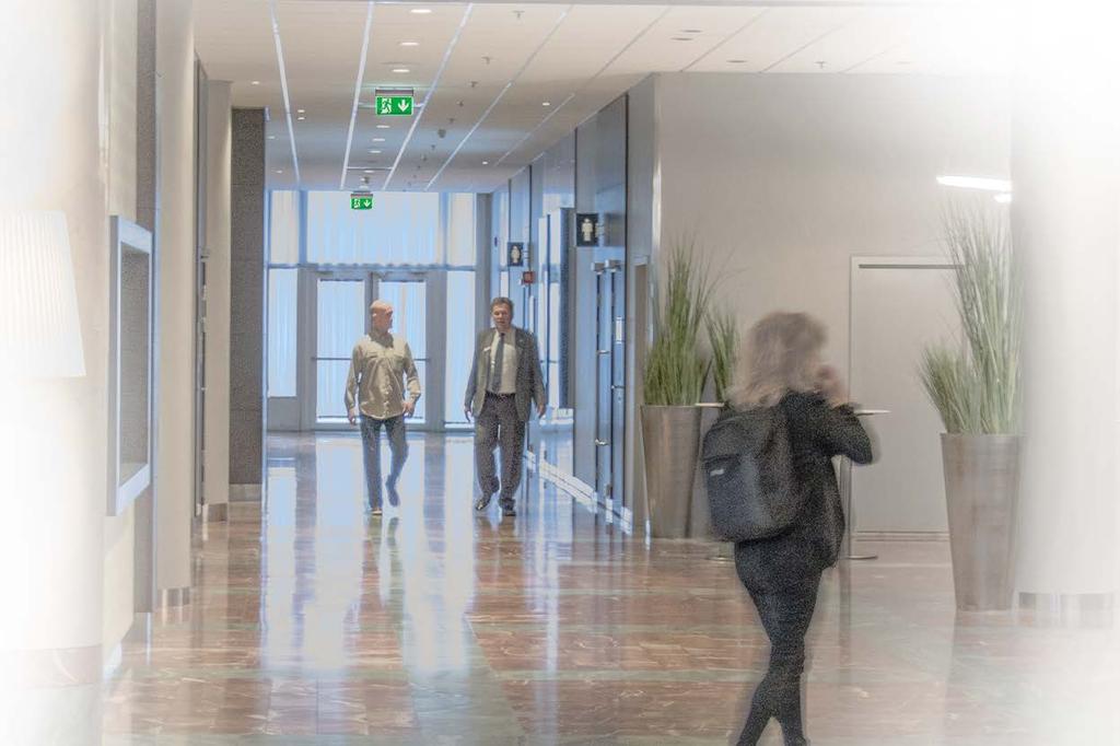 Honeywell Life Safety Våra produktområden Nödbelysning Brandlarm Talat utrymningslarm Nödbelysning Den grundläggande principen med nödbelysning är att strömförsörja armaturer när spänningsbortfall i