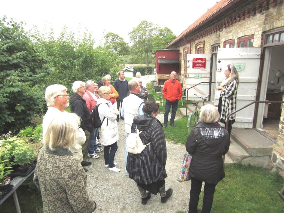 Vid 21 utvalda platser kunde vi med hjälp av de unika bilderna från utställningen och broder Svens enastående historiska kunskaper och berättarkonst förflytta oss hundra år tillbaka i tiden och