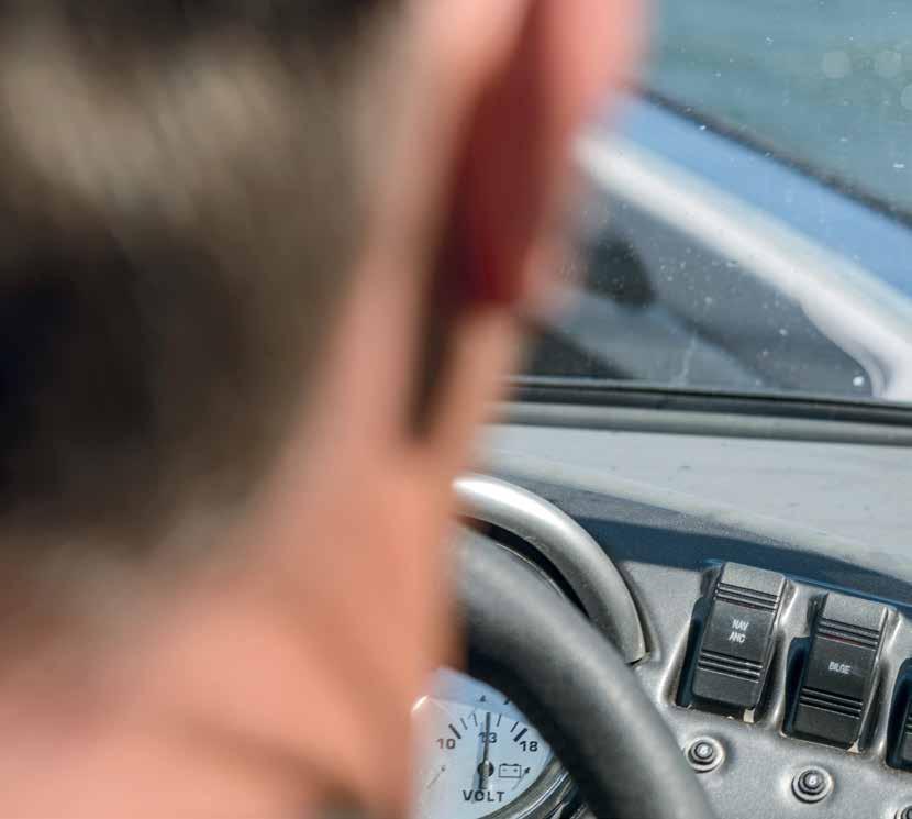 INTUITIV PEKSKÄRM Elite Ti bevisar att du inte måste betala höga priser för att få en lättanvänd pekskärm, Lowrance CHIRP-ekolod eller högupplösta bilder på fiskstim under och bredvid båten.