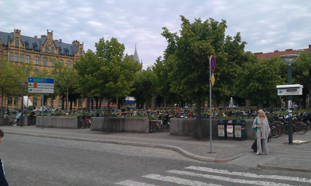 3. Bakgrund Området kring Lund C rymmer en stor potential för att dels stärka stadskärnan och dels understödja resande med kollektivtrafik, gång och cykel.
