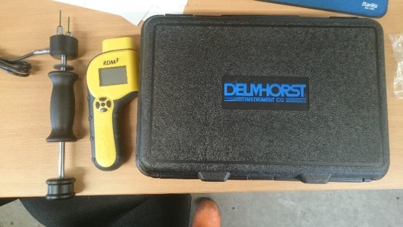 4.4.1 Stiftsmätningar Material som användes var en Delmhorst RDM-3 fuktkvotsmätare (figur 9).