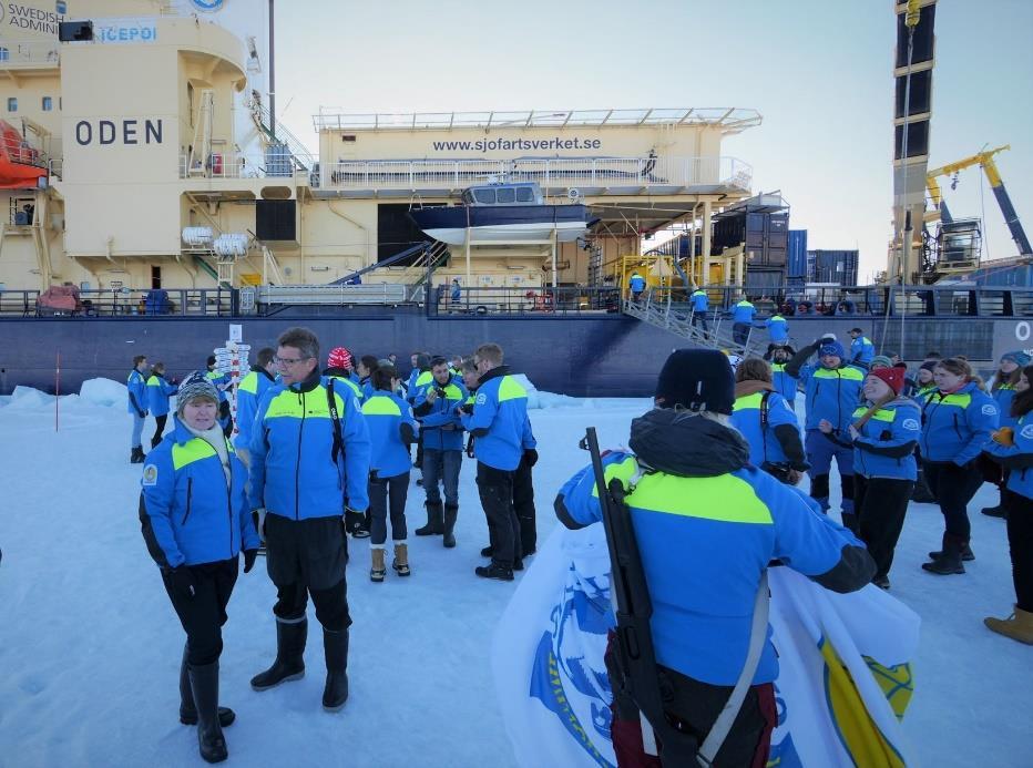 Bilden visar att det börjar släppa på is-trycket över Arktiska bassängen samt att isen börjar pumpas ut i Nares sund (Längst ner till vänster på bilden och i Framsundet (Längst ner till höger på