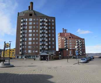 väl exponerade ovanför Järnvägsparkens branta sluttning.