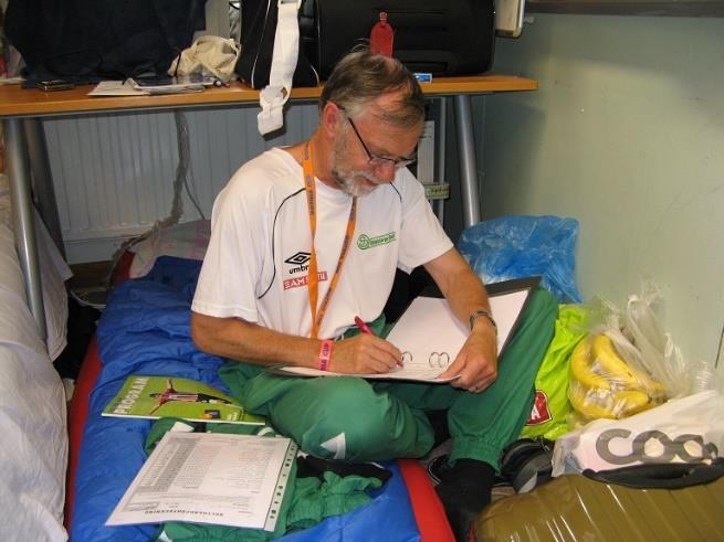 årsjubileum 2019. Jag frågar om det kanske är något som församlingsmedlemmarna inte vet så mycket om. Rolf berättar att han varit ungdomstränare i fotboll i 17 säsonger.