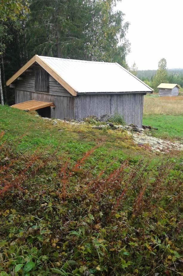 Under vinterhalvåret 2017 2018 utförs renoveringsåtgärder på ett stort antal fönster i gårdens byggnader, men detta arbete genomförs som ett separat projekt och redovisas inte ytterligare här.