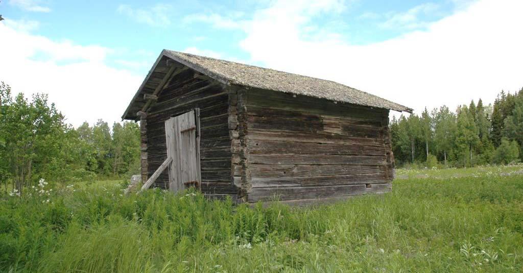 Figur 4. Lada österut från väster före renoveringen. Foto: Daniel Olsson, Länsmuseet Gävleborg 2017-06-21.