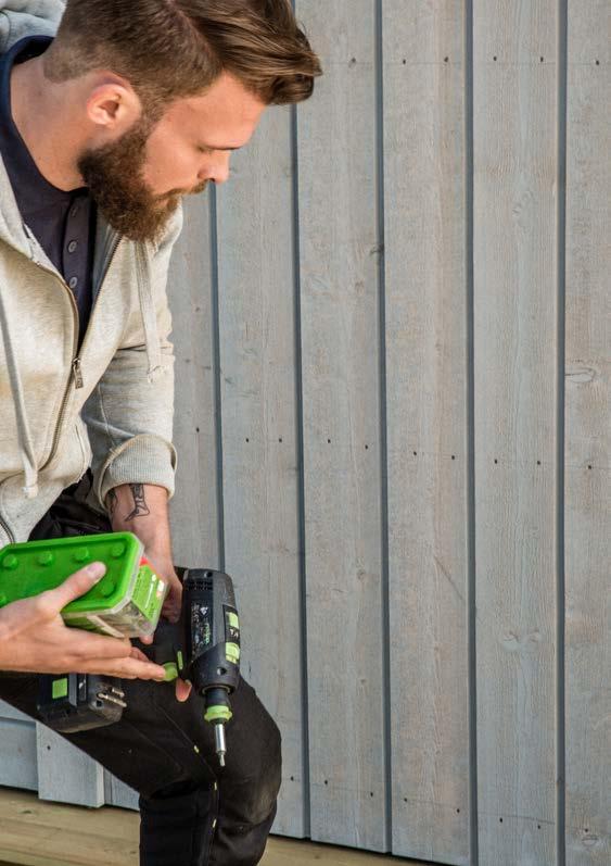 8 9 MONTAGE I BETONG Betong är det mest tacksamma materialet att fästa bärlinan i. Tänk på att nyare grunder ofta består av ca 1 cm betong följt av 10 cm frigolit, innan det återigen kommer betong.