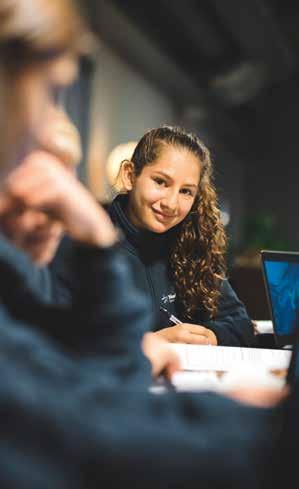 Ordning och reda VI ÄR NOGA med att skolan ska vara en plats dit man går för att lära. Därför har vi regler för uppförande samt klädkod för elever och personal.