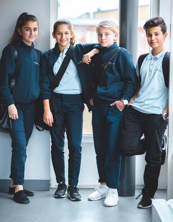 Charlize Ertas Årskurs 7 EN SAK SOM är bra med skolkläderna är att man sparar massor av tid på morgonen eftersom man vet vad man ska ha på sig i skolan.