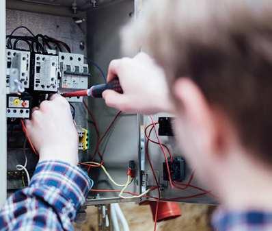 Inriktning Automation Målet för inriktningen Automation är att du ska få grundläggande kunskaper i att planera, installera och driftsätta olika typer av automatiserade styrsystem.