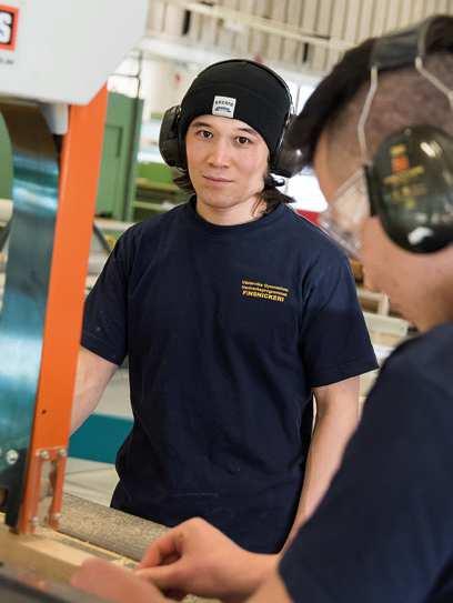 Inriktning Finsnickeri Finsnickeri är en yrkesutbildning som vänder sig till dig som är intresserad av att arbeta med materialet TRÄ.