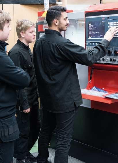 Inriktning Produkt och maskinteknik (CNC) Industrin behöver teknikintresserade tjejer och killar med utbildning inom CNC-teknik och erbjuder bra ingångslöner samt bra karriärsmöjligheter.