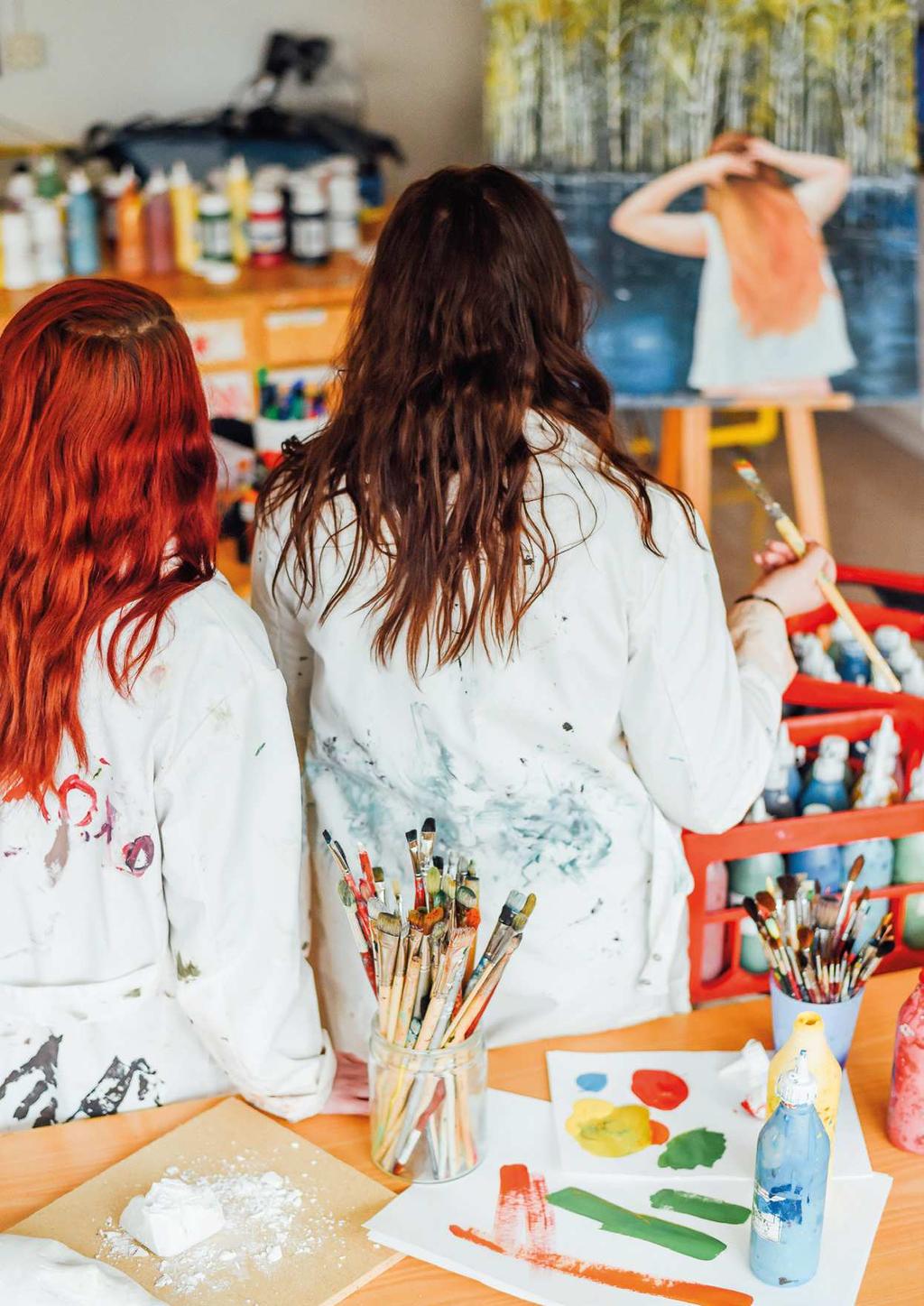 Proil Bild och formgivning Om du vill du få möjlighet att kombinera ditt intresse för skapande och estetik med studier på ett högskoleförberedande program så erbjuder Västerviks Gymnasium proil bild-