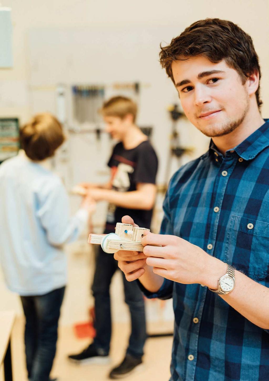 Proil Teknik Ämnet teknik är ett övergripande ämne som innehåller olika saker exempelvis energiteknik som innehåller de olika energikällornas fördelar och nackdelar, hur energi transporteras, styrs