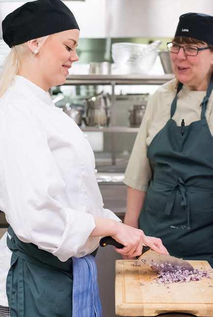 Programmet för hotell, restaurang och bageri är till för dig som vill arbeta med matlagning, bakning och livsmedel.