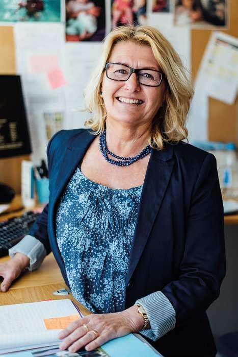 Antagningskansliet Språkval Du väljer språk obligatoriskt till Ekonomi-, Humanistiska- Naturvetenskaps- och Samhällsvetenskapliga programmen.