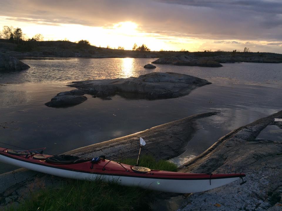 Efter någon halvtimmes paddling siktades den första Havsörnen och sedan tappade vi räkningen när den ena efter den andra Örnen förmörkade solen (!!) med sina vingar stora som ladugårdsdörrar.