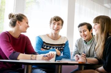 3 Lärarutbildningarna vid Stockholms universitet Vid Stockholms universitet utbildas ca 5000 lärarstudenter per år, här finns Sveriges största lärarutbildning.