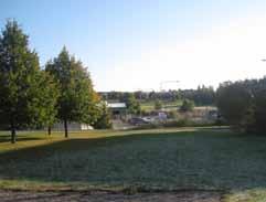 av asfalt är något slitna men i övrigt är parkens utrustning nyligen utbytt. Parken används flitigt, särskilt lunchtid, av de som arbetar i området.